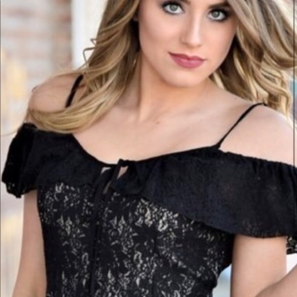 Beautiful Lace Dress - Picture 3 of 4